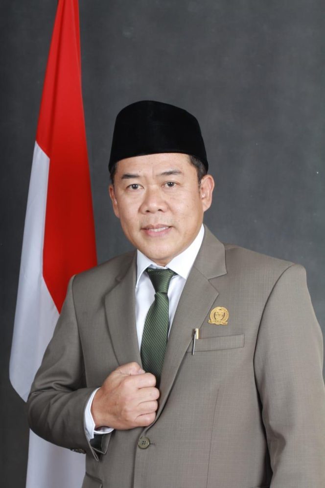 
					Ketua Dewan Perwakilan Rakyat Daerah (DPRD) Kabupaten Jepara, Dr. Agus Sutisna