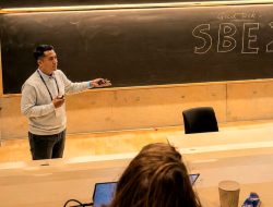 Dok: Dr. Koko saat mempresentasikan karya ilmiahnya dalam konferensi International Sustainable Built Environment 2025 (SBE25) di Trondheim, Norwegia.
