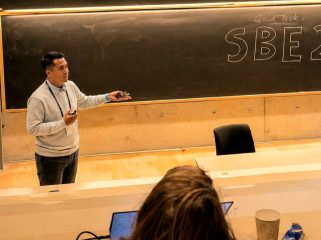 Dok: Dr. Koko saat mempresentasikan karya ilmiahnya dalam konferensi International Sustainable Built Environment 2025 (SBE25) di Trondheim, Norwegia.