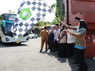 Sebanyak 1.239 CJH Sidoarjo Diberangkatkan, Wabup Mimik Tekankan Fokus Ibadah dan Kesehatan