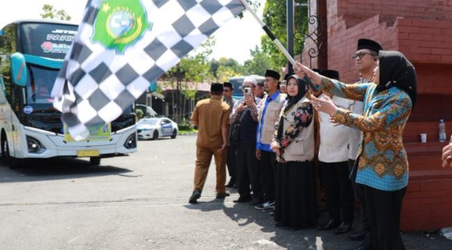 Sebanyak 1.239 CJH Sidoarjo Diberangkatkan, Wabup Mimik Tekankan Fokus Ibadah dan Kesehatan