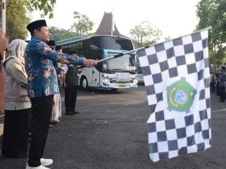 Sebanyak 1.133 Jemaah Haji Sidoarjo Gelombang Kedua Diberangkatkan, Bupati: Jaga Kesehatan dan Nama Baik Daerah