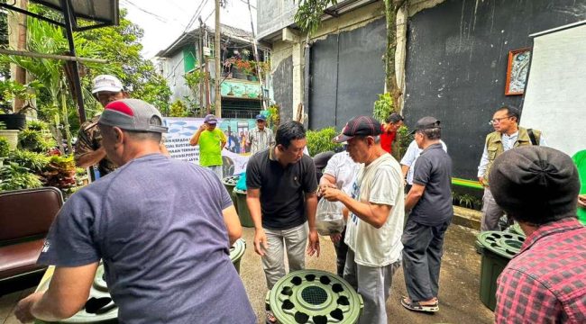 Guna Jaga Ketahanan Pangan, UPER Inisiasi Budikdamber di Depok