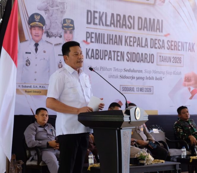 
					Bupati Sidoarjo H. Subandi