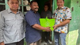 Bupati Subandi Sidak RTLH dan Salurkan Kursi Roda di Wonoayu, Tegaskan Pemkab Harus Hadir untuk Warga Rentan