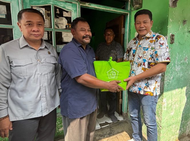 
					Bupati Subandi Sidak RTLH dan Salurkan Kursi Roda di Wonoayu, Tegaskan Pemkab Harus Hadir untuk Warga Rentan