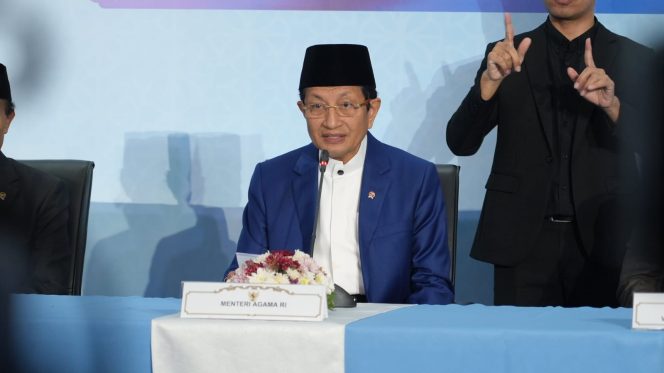
					Menteri Agama dalam konferensi pers Sidang Isbat penetapan awal Zulhijjah 1447 H yang digelar di Kantor Kemenag Jl. MH. Thamrin Jakarta, Minggu (17/5/2026).