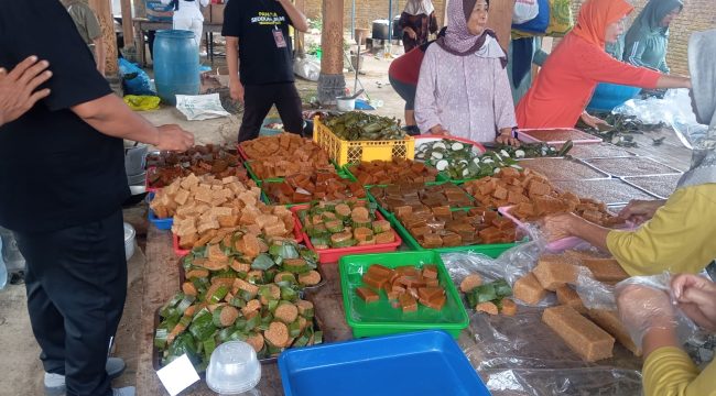 Festival 2.000 Jajanan dan Besek Berka