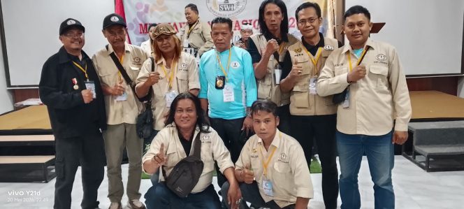 
					Foto bersama DPW Jateng dan Ketum SWI terpilih
