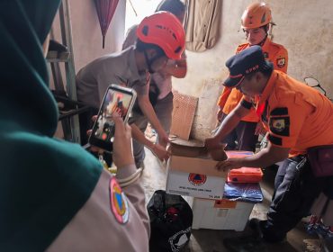 Hujan Disertai Angin Kencang Robohkan Rumah Anggota GWI di Pakusari, BPBD Jember Salurkan Bantuan