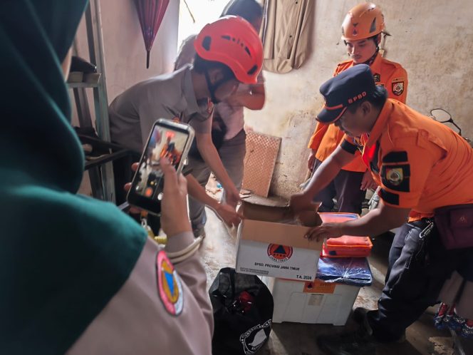 
					Hujan Disertai Angin Kencang Robohkan Rumah Anggota GWI di Pakusari, BPBD Jember Salurkan Bantuan