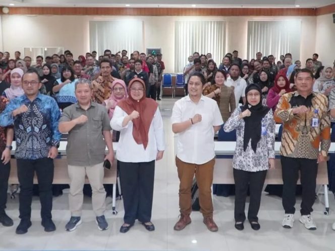 
					Diskominfo Jatim Bekali ASN Ketrampilan Presentasi Berbasis AI