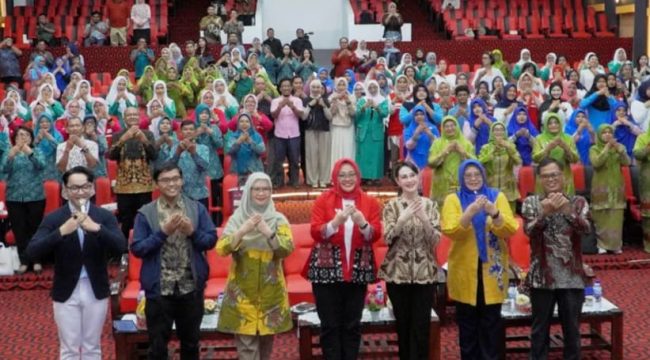 Arumi Bachsin Keluarga Benteng Utama Lindungi Anak dari Risiko Dunia Digital
