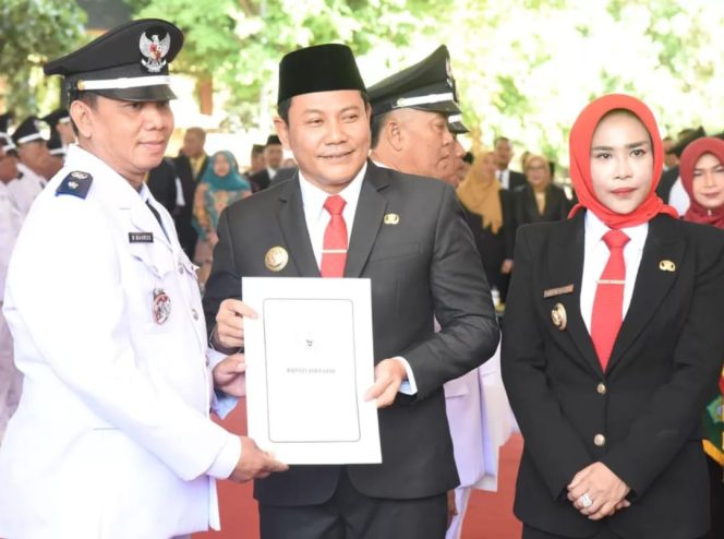 
					Lantik 80 Kades Terpilih, Bupati Subandi Minta Tak Ada Lagi Kubu Pendukung