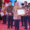 Khofifah Serahkan Tiga Penghargaan pada Expo Konstruksi Jawa Timur 2026