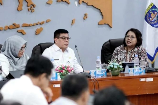 
					Unit Kerja Pengadaan Barang dan Jasa (UKPBJ) Pemerintah Kota (Pemkot) Depok menjalani entry meeting Penilaian Pusat Keunggulan Pengadaan Barang dan Jasa (PKP-BJ) Proaktif oleh Lembaga Kebijakan Pengadaan Barang/Jasa Pemerintah (LKPP). (dok.Humas dan Dokpim Kota Depok).