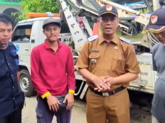 Ahmad Sabani Lurah Duren Seribu (kedua dari kanan) (dok. Narsum).