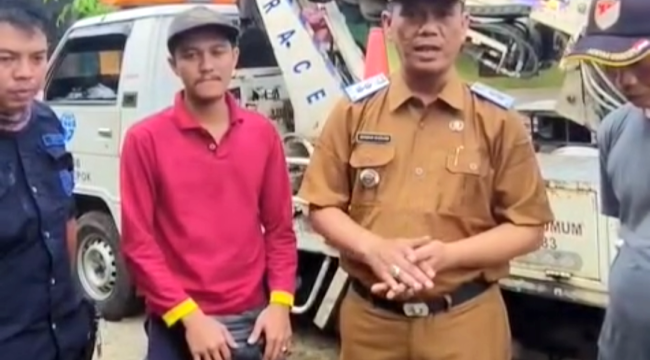 Ahmad Sabani Lurah Duren Seribu (kedua dari kanan) (dok. Narsum).