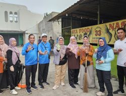 Siti Chaerijah Aurijah Kepala Dinas Kearsipan dan Perpustakaan (4 dari kanan) dalam rangka optimalisasi pelaksanaan Operasi Bersih (OPSIH)