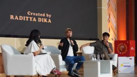 Raditya Dika dalam sesi diskusi edukatif bertajuk “The Digital Native: Mastering Hype, Creativepreneurship, and Business Execution” yang diselenggarakan Universitas Pertamina bekerja sama dengan J&T Connect Preneur dan Narasi. (Dok. Hum. UPER)