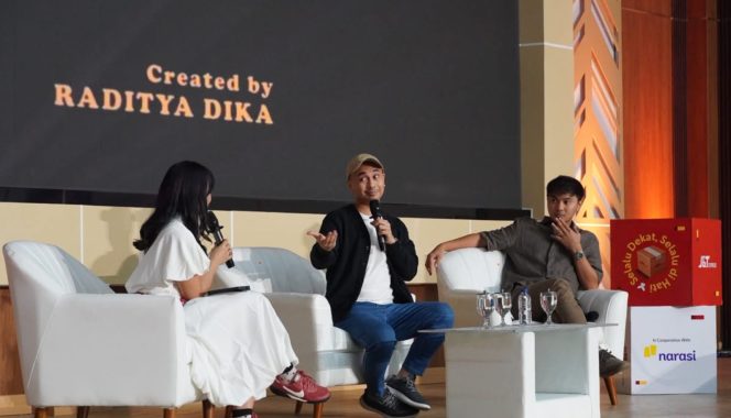 
					Raditya Dika dalam sesi diskusi edukatif bertajuk “The Digital Native: Mastering Hype, Creativepreneurship, and Business Execution” yang diselenggarakan Universitas Pertamina bekerja sama dengan J&T Connect Preneur dan Narasi. (Dok. Hum. UPER)
