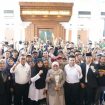 Wakil Gubernur Jawa Timur, Emil Elestianto Dardak, bersama Komisi B DPRD Jawa Timur