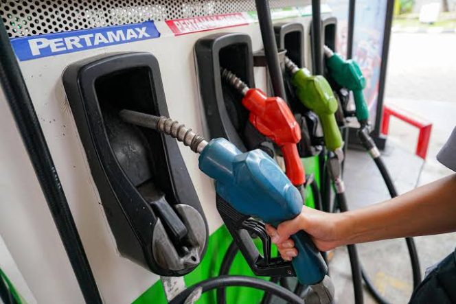 
					Hari ini Harga Pertamax Rp.16.250 per Liter