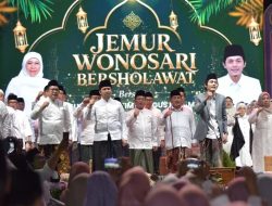 Gubernur Khofifah dan Gus Iqdam Pimpin Jatim Bersholawat, Ribuan Jamaah Padati Jemur Wonosari
