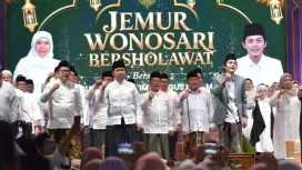 Gubernur Khofifah dan Gus Iqdam Pimpin Jatim Bersholawat, Ribuan Jamaah Padati Jemur Wonosari