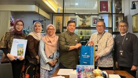 Sekretaris Daerah Kota Depok, Mangnguluang Mansur bersama jajaran Pemkot Depok dan Bank BJB usai aktivasi tabungan kurban Program BEREHAN. (dok.Diskominfo).