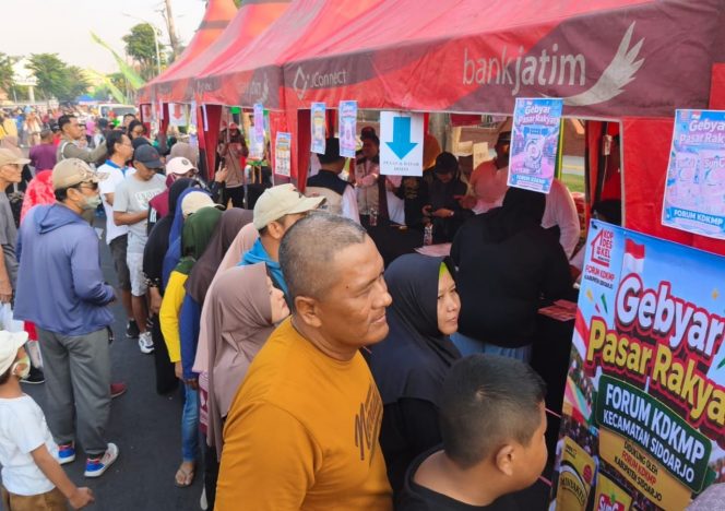 
					Ketua TP PKK Sidoarjo dan KDMP Gelar Pasar Rakyat
