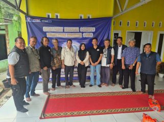 Pengurus DPW SWI Banten foto bersama SWI Pusat saat hadiri undangan konsolidasi