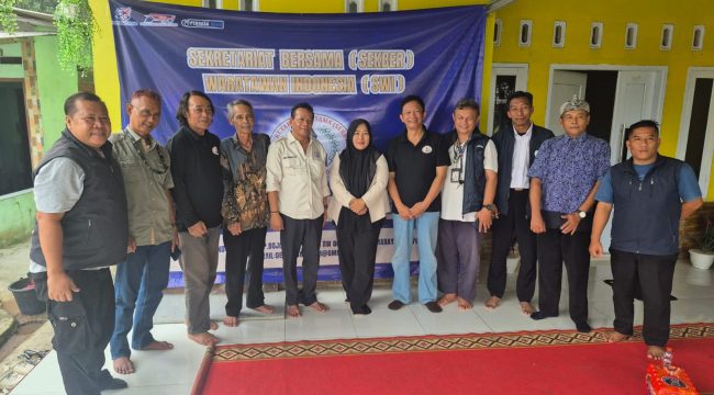Pengurus DPW SWI Banten foto bersama SWI Pusat saat hadiri undangan konsolidasi