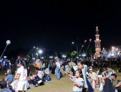 Padati Alun-Alun Kabupaten Bogor, Warga Manfaatkan Libur Sekolah Bareng Keluarga