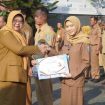 Dinas Komunikasi dan Informatika (Diskominfo) Provinsi Jawa Timur kembali memberikan penghargaan Employee of the Month (EOM) periode Juni 2026 kepada empat pegawai berprestasi