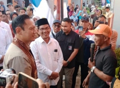 Kolaborasi DAK dan CSR Ubah Wajah Campurejo, AHY Serahkan Kunci Rumah Warga 