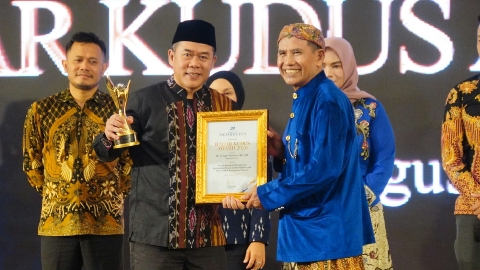 Agus Sutisna Raih Radar Kudus Award 2026, Tegaskan Kesejahteraan Warga Jadi Prioritas