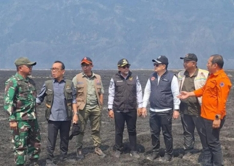 Karhutla Bromo Capai 899 Hektare, Menko PMK Desak Jatim Tuntaskan Api hingga Jum’at