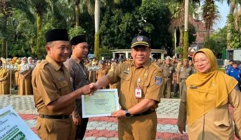 Sekda Kota Depok Serahkan Penghargaan Adiwiyata 2026 ke 12 Sekolah
