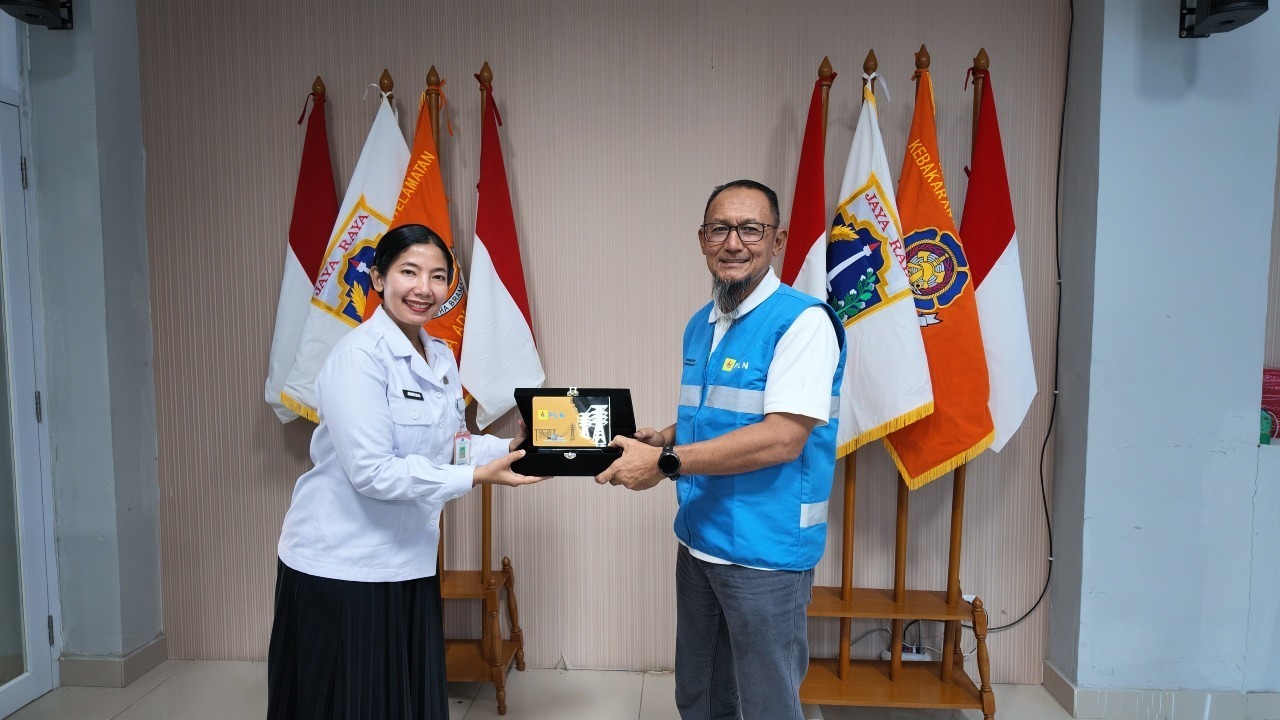 Sambut Hari Pelanggan Nasional, PLN Perkuat Sinergi dengan Damkar Jakarta Timur dalam Penanganan Kondisi Darurat