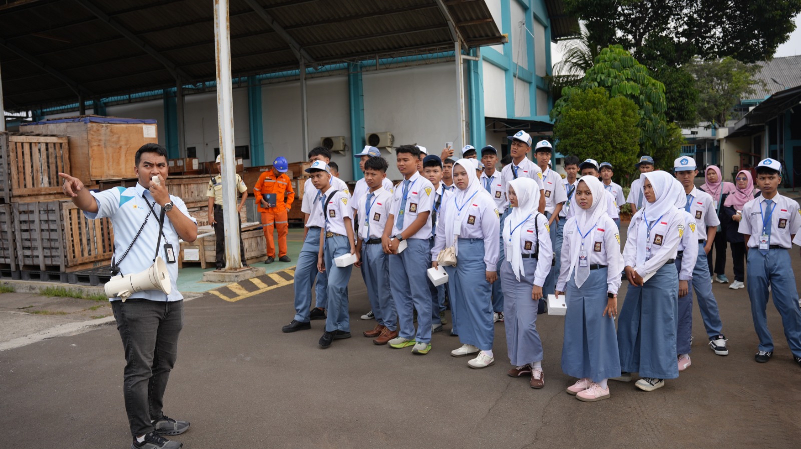 Sinergi Pendidikan dan Industri, PLN UPT Cawang Buka Wawasan Siswa tentang Dunia Kerja