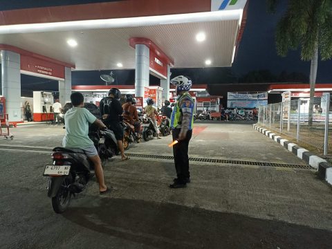 Anggota polres jember saat melakukan pemantaun