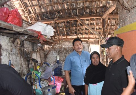 Bupati Subandi Blusukan ke Jabon, Perbaiki RTLH dan Serahkan Bantuan 