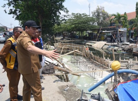 Bupati Subandi tinjau Proyek Jembatan Candinegoro