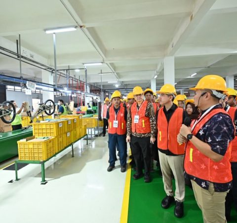 Wapres saat mengunjungi pabrik PT Insera Sena (Polygon Bikes) di Kabupaten Sidoarjo