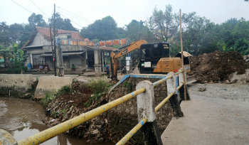 Jembatan Jago Akses Cipayung–Pasir Putih Ditutup Total, Warga Diminta Cari Jalan Alternatif